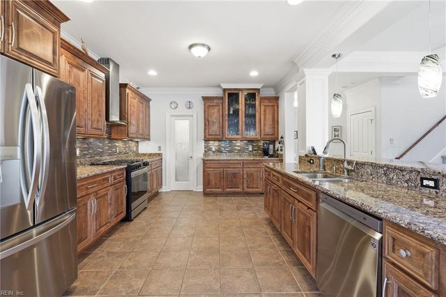 616 Flint Chip DR, Chesapeake, VA 23320