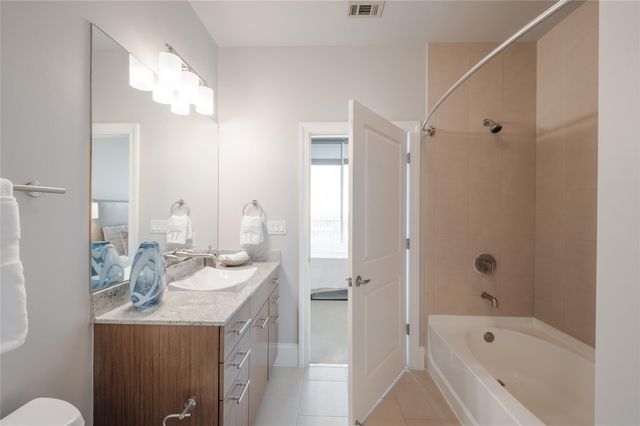 5927 Almeda Road 22810, Houston, TX 77004