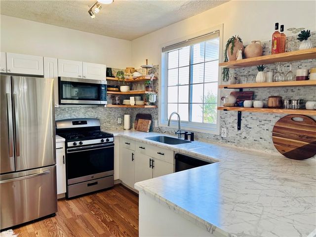 193 Windcroft Circle NW, Acworth, GA 30101