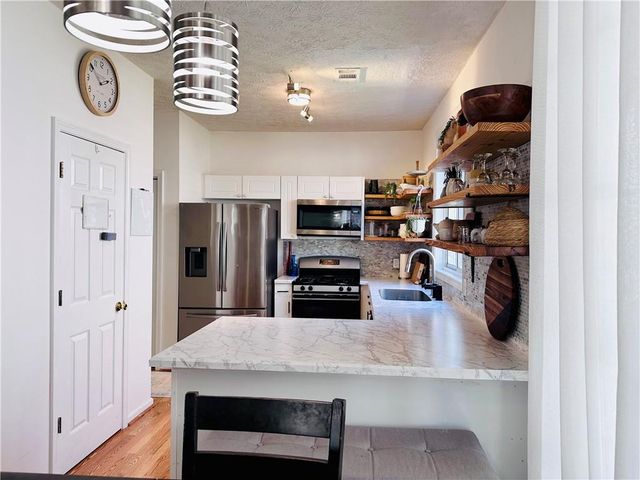 193 Windcroft Circle NW, Acworth, GA 30101