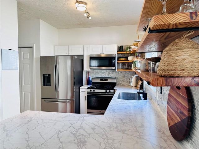 193 Windcroft Circle NW, Acworth, GA 30101
