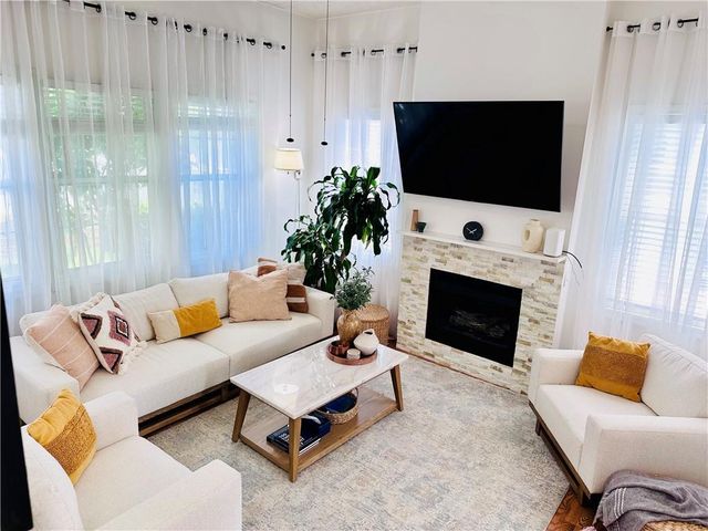 193 Windcroft Circle NW, Acworth, GA 30101