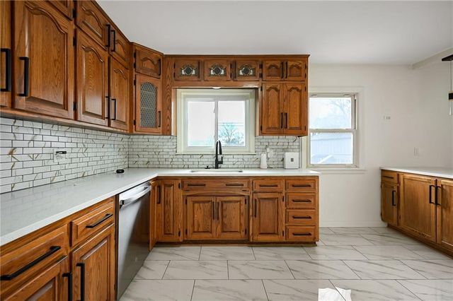 809 Swope Drive, Independence, MO 64056