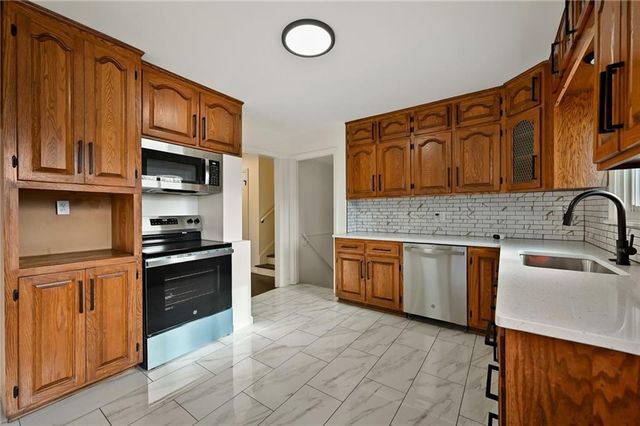 809 Swope Drive, Independence, MO 64056