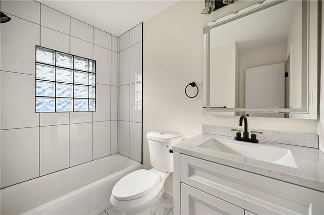 809 Swope Drive, Independence, MO 64056