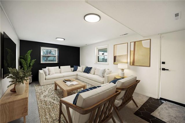 809 Swope Drive, Independence, MO 64056