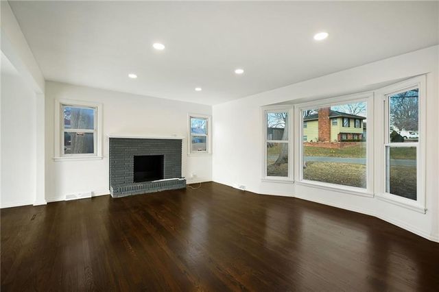 809 Swope Drive, Independence, MO 64056