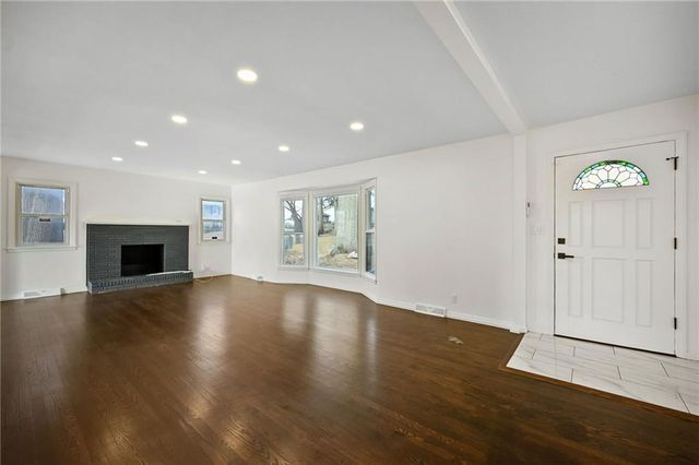 809 Swope Drive, Independence, MO 64056