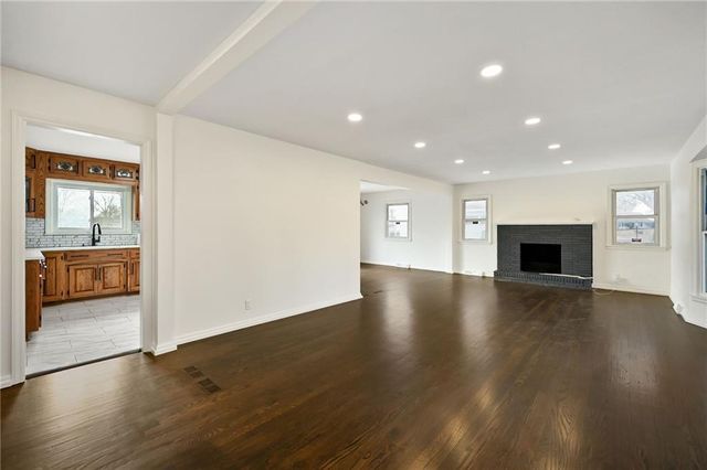 809 Swope Drive, Independence, MO 64056