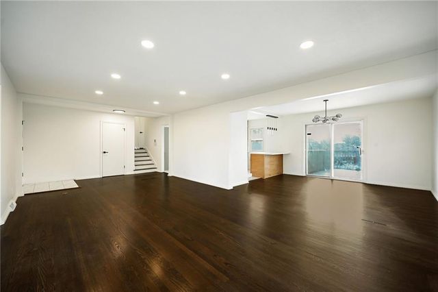 809 Swope Drive, Independence, MO 64056