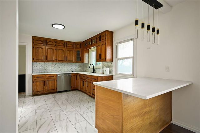 809 Swope Drive, Independence, MO 64056