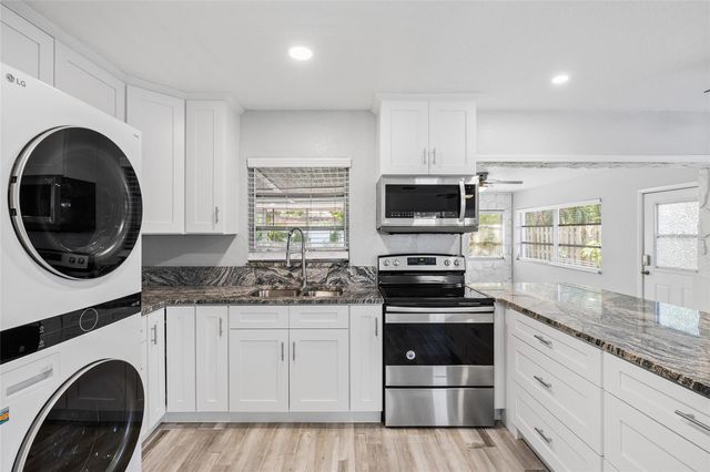 206 N GUNLOCK AVENUE, Tampa, FL 33609