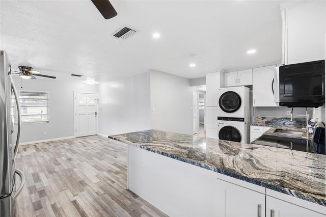 206 N GUNLOCK AVENUE, Tampa, FL 33609