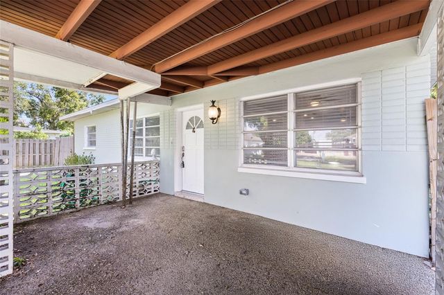 206 N GUNLOCK AVENUE, Tampa, FL 33609