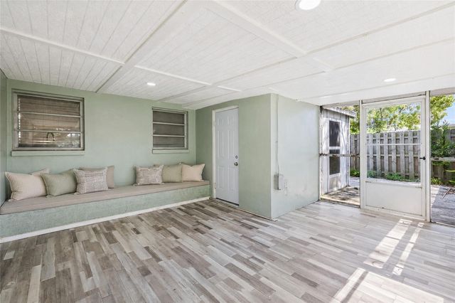 206 N GUNLOCK AVENUE, Tampa, FL 33609