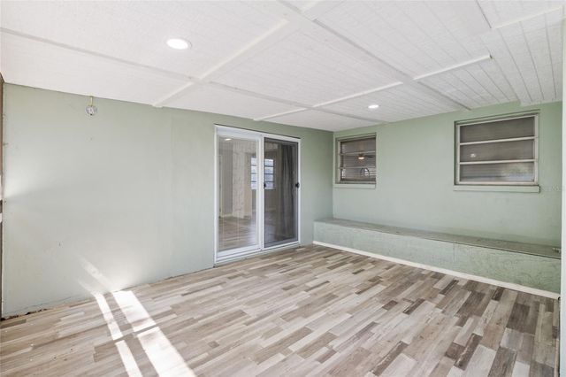 206 N GUNLOCK AVENUE, Tampa, FL 33609