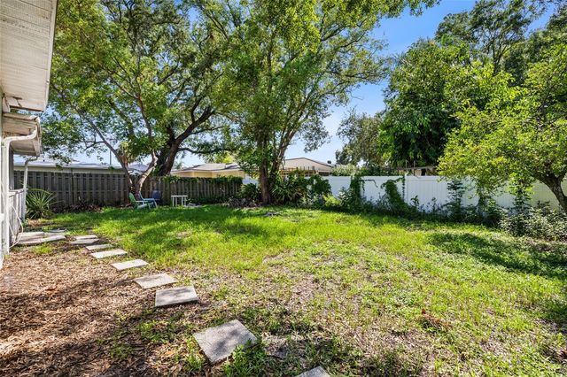 206 N GUNLOCK AVENUE, Tampa, FL 33609