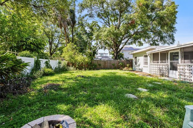 206 N GUNLOCK AVENUE, Tampa, FL 33609