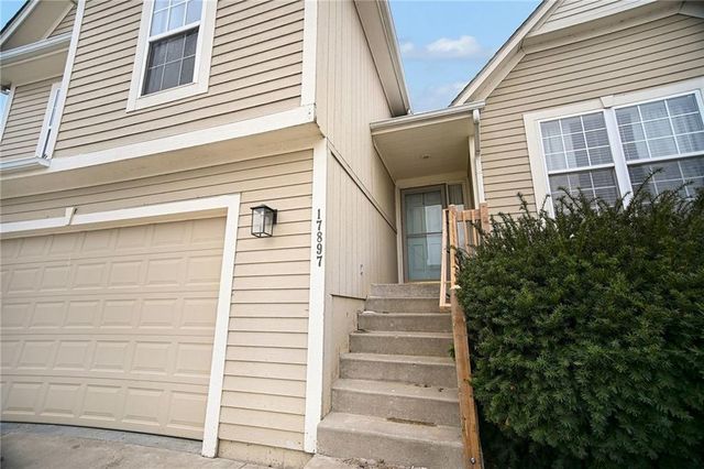 17897 W 163RD Terrace, Olathe, KS 66062