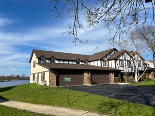 370 Springlake Lane B, Aurora, IL 60504
