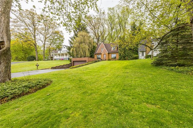 135 Maplewood Avenue, Ogden, NY 14559