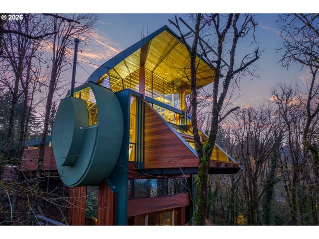 216 Nw ROYAL Blvd, Portland, OR 97210