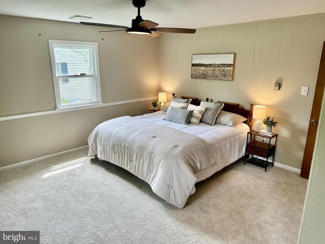 1329 MEADOW LN, Perkasie, PA 18944