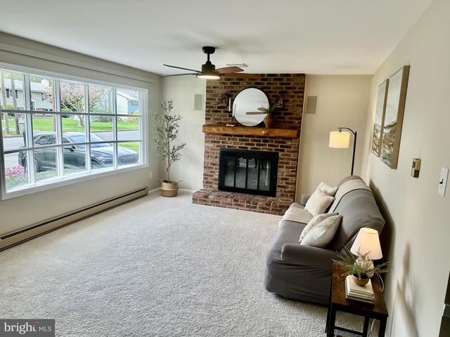 1329 MEADOW LN, Perkasie, PA 18944