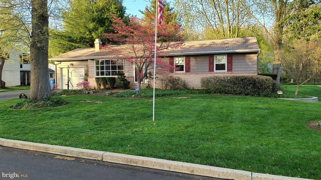 1329 MEADOW LN, Perkasie, PA 18944