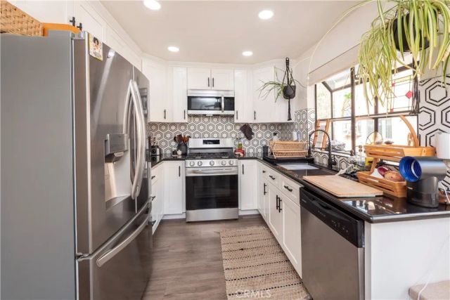 15045 Nordhoff, North Hills, CA 91343