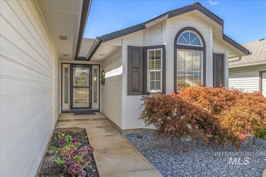 8565 N Willowdale Dr, Garden City, ID 83714 photo 2