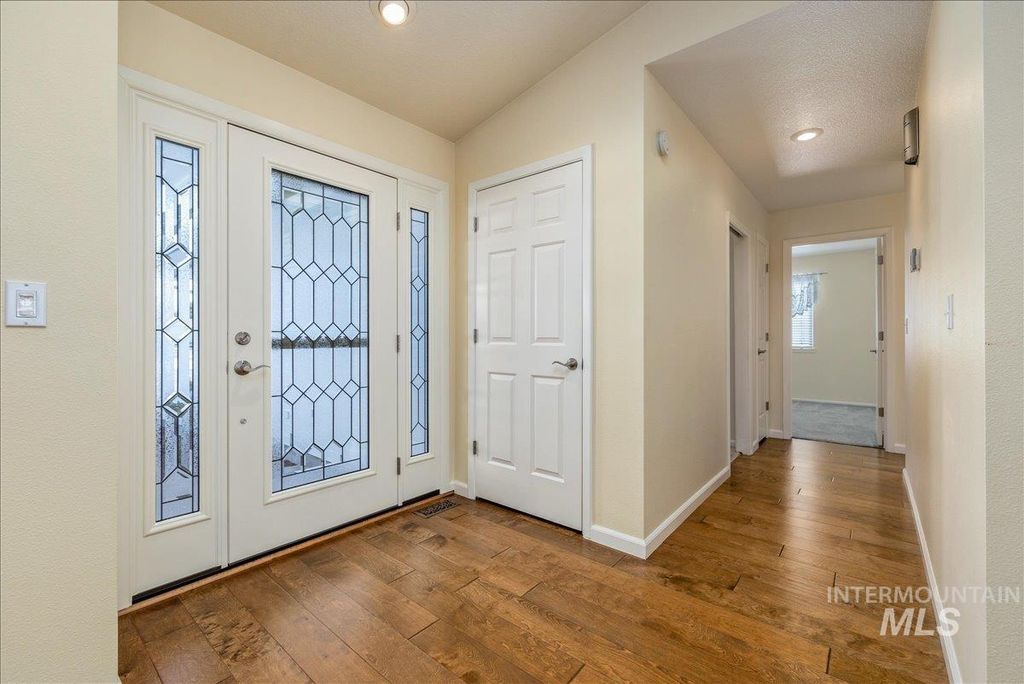 8565 N Willowdale Dr, Garden City, ID 83714 photo 5