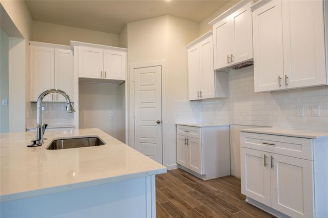 8319 Amber Summit Lane, Angleton, TX 77515