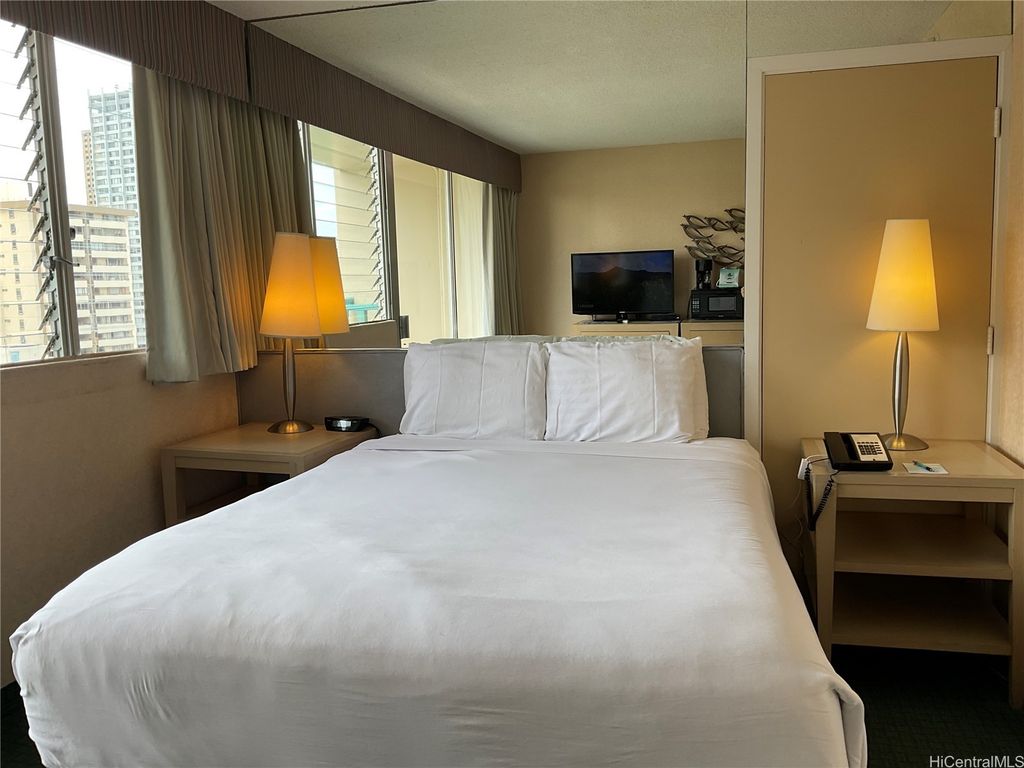 444 Kanekapolei Street 1013, Honolulu, HI 96815