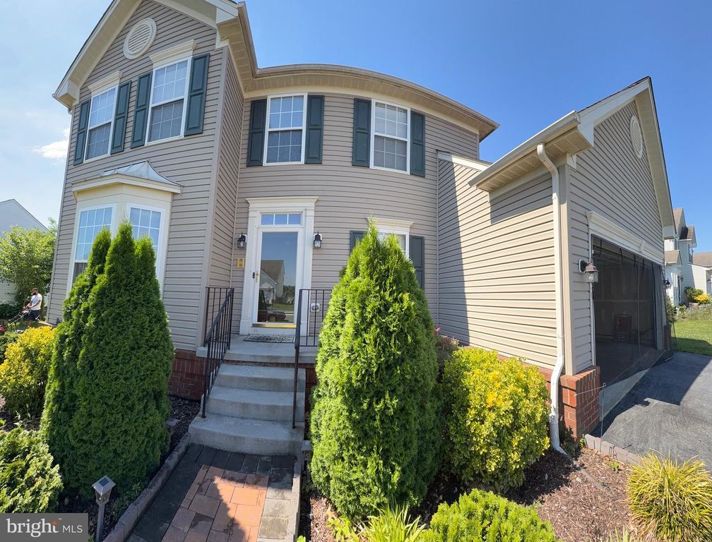 Image 3 of property listing at 50 E BRAEBURN DR, Smyrna, DE 19977