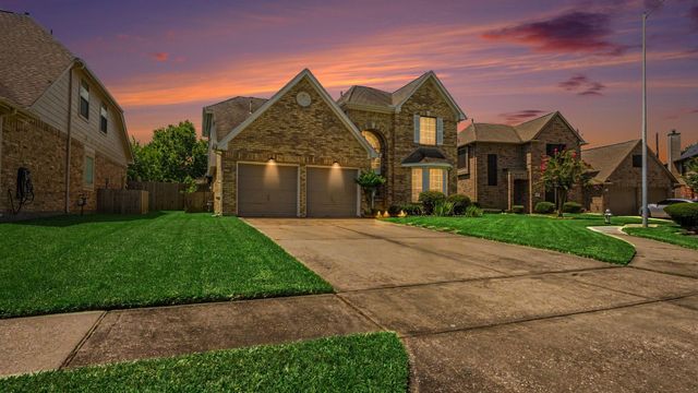 1927 Pinewood Court, Baytown, TX 77521