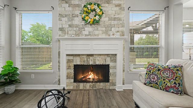 1927 Pinewood Court, Baytown, TX 77521
