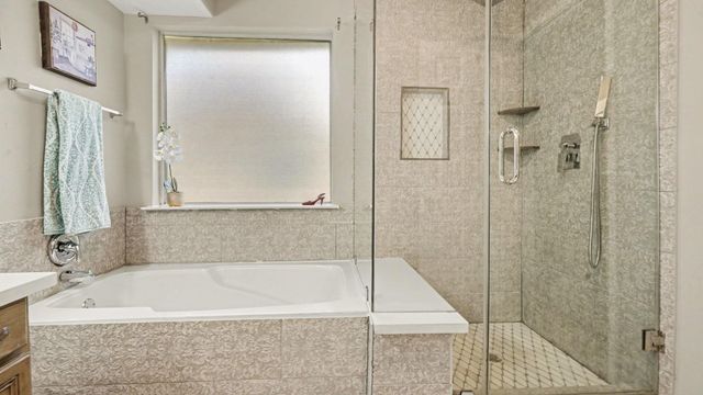 1927 Pinewood Court, Baytown, TX 77521