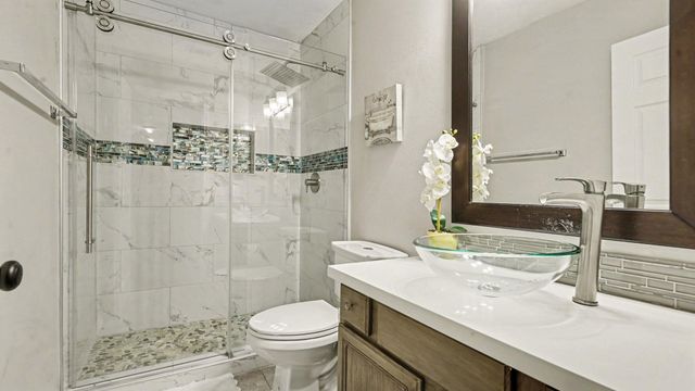 1927 Pinewood Court, Baytown, TX 77521