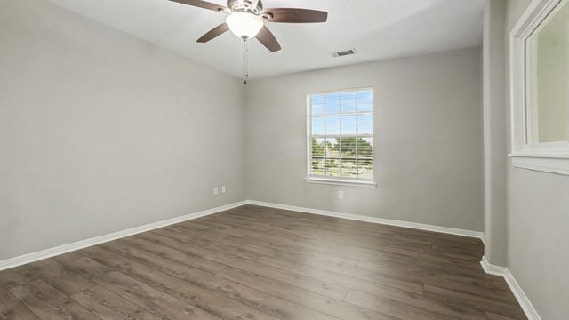 1927 Pinewood Court, Baytown, TX 77521