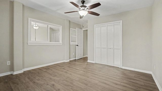 1927 Pinewood Court, Baytown, TX 77521