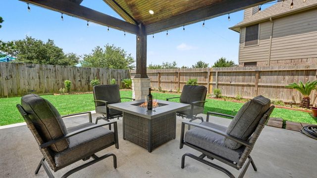 1927 Pinewood Court, Baytown, TX 77521