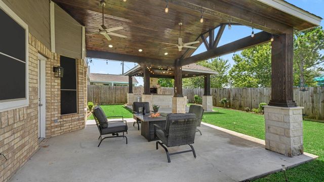 1927 Pinewood Court, Baytown, TX 77521