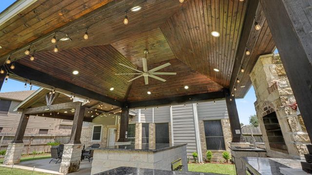 1927 Pinewood Court, Baytown, TX 77521