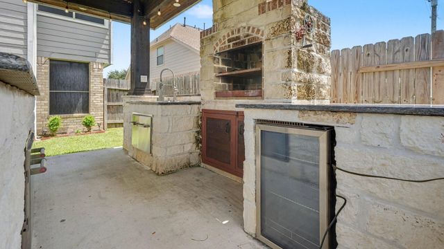 1927 Pinewood Court, Baytown, TX 77521