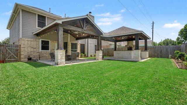 1927 Pinewood Court, Baytown, TX 77521