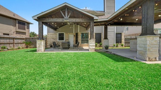 1927 Pinewood Court, Baytown, TX 77521