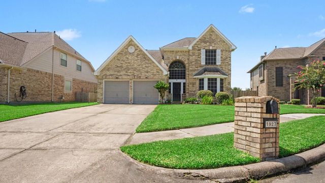 1927 Pinewood Court, Baytown, TX 77521