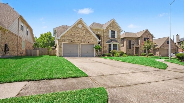 1927 Pinewood Court, Baytown, TX 77521