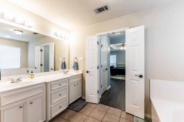 3658 Red Bud Lane, Huntsville, TX 77340